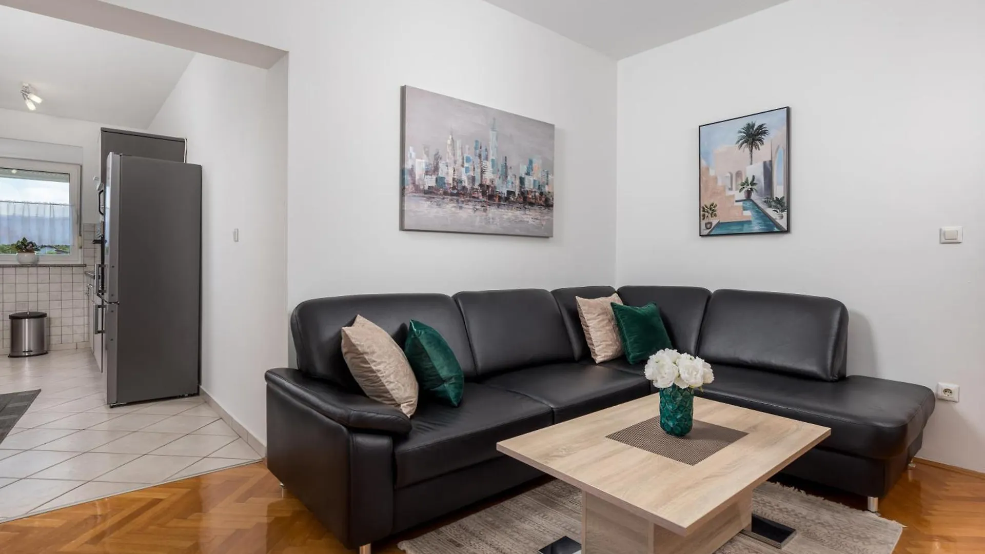 Apartman Paula غييكا شقة